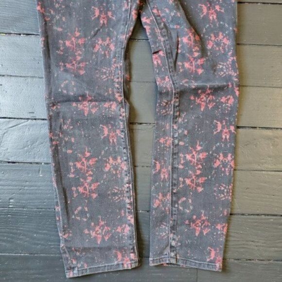 Lucky Brand Red And Black Distressed Jeans - Picture 5 of 8